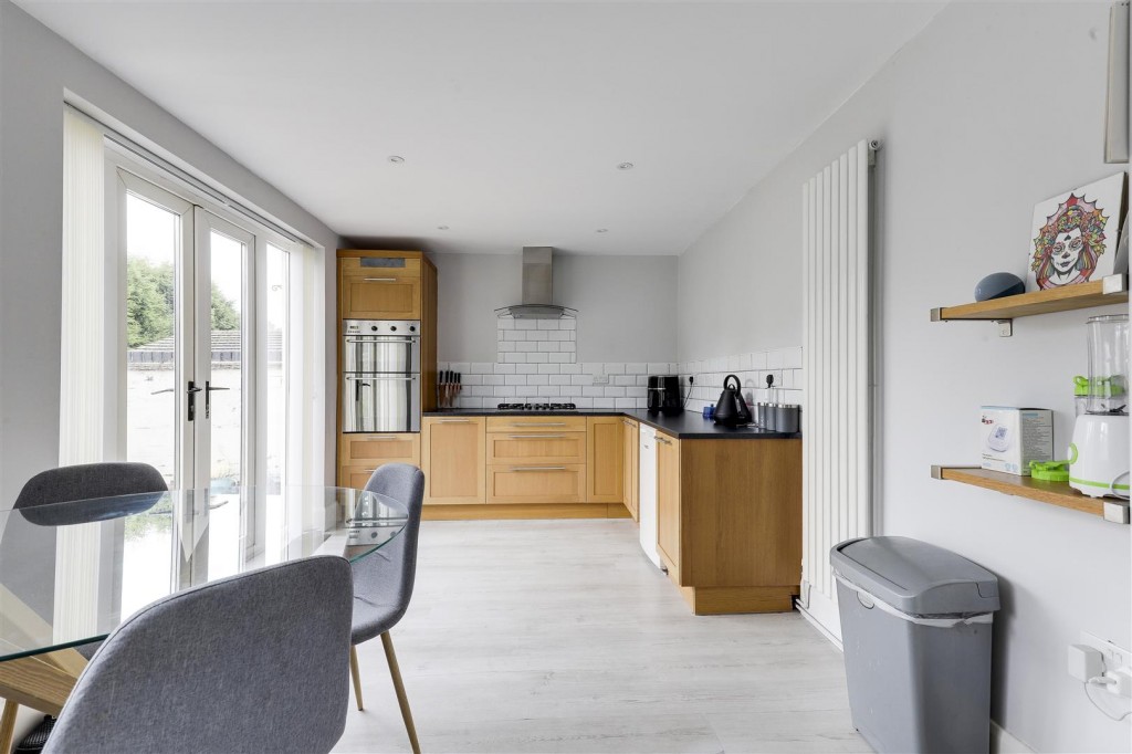 Ravenswood Road, Arnold, Nottinghamshire, NG5 7FQ