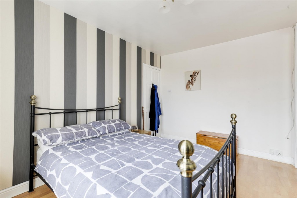 Ravenswood Road, Arnold, Nottinghamshire, NG5 7FQ