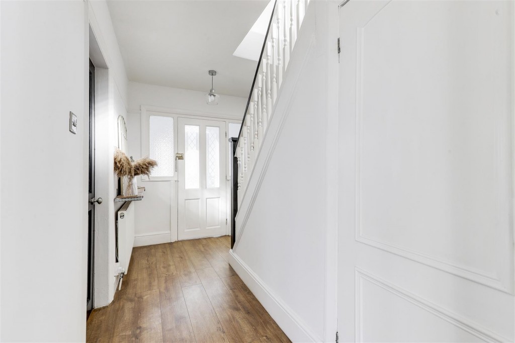 Redhill Road, Arnold, Nottinghamshire, NG5 8GZ