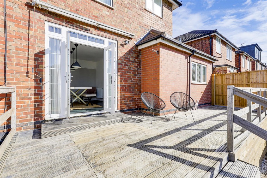 Redhill Road, Arnold, Nottinghamshire, NG5 8GZ