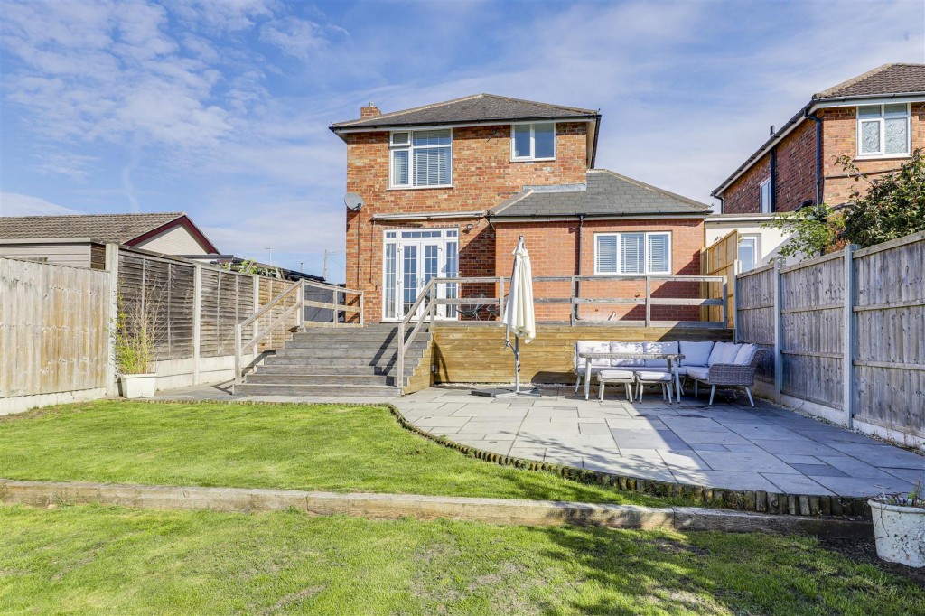 Redhill Road, Arnold, Nottinghamshire, NG5 8GZ