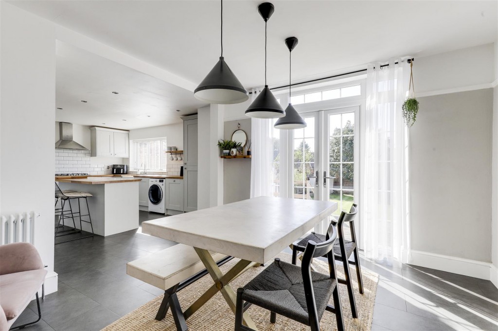 Redhill Road, Arnold, Nottinghamshire, NG5 8GZ