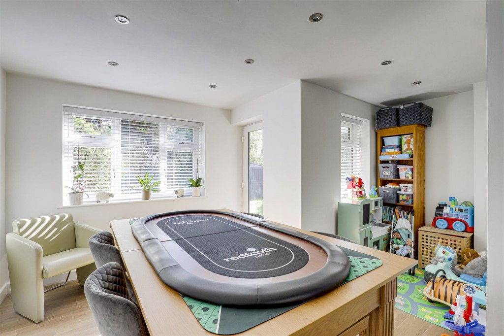 Gloucester Avenue, Sandiacre, Derbyshire, NG10 5GX