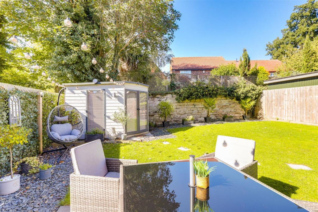 Woodward Gardens, Calverton, Nottinghamshire, NG14 6PZ