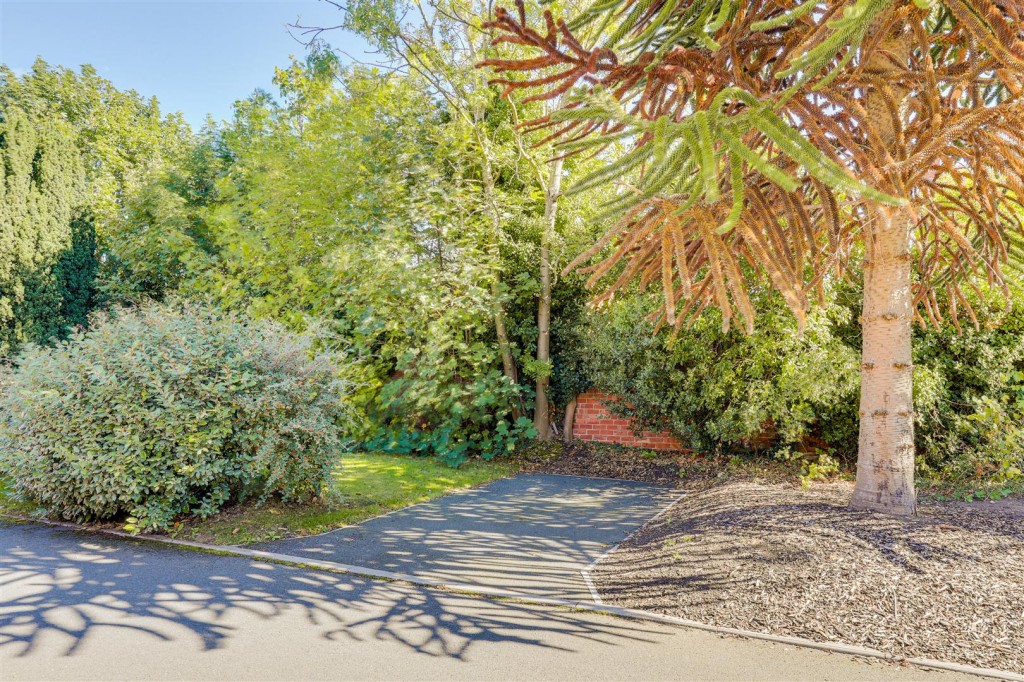 Woodward Gardens, Calverton, Nottinghamshire, NG14 6PZ