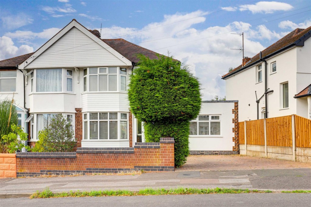 Cliff Road, Carlton, Nottinghamshire, NG4 1BS