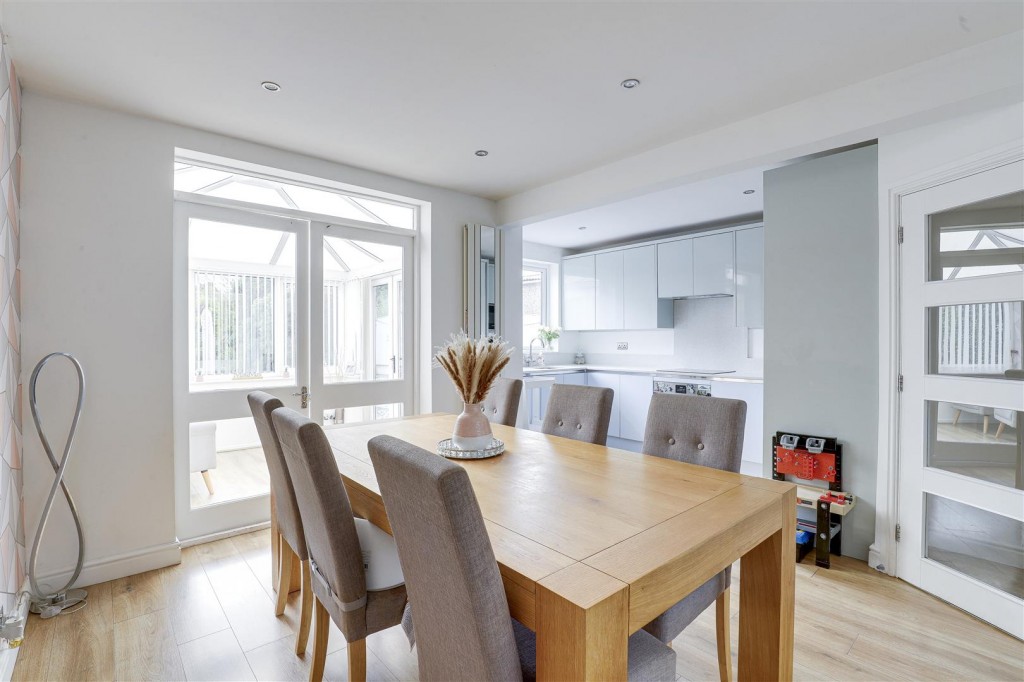 Cliff Road, Carlton, Nottinghamshire, NG4 1BS