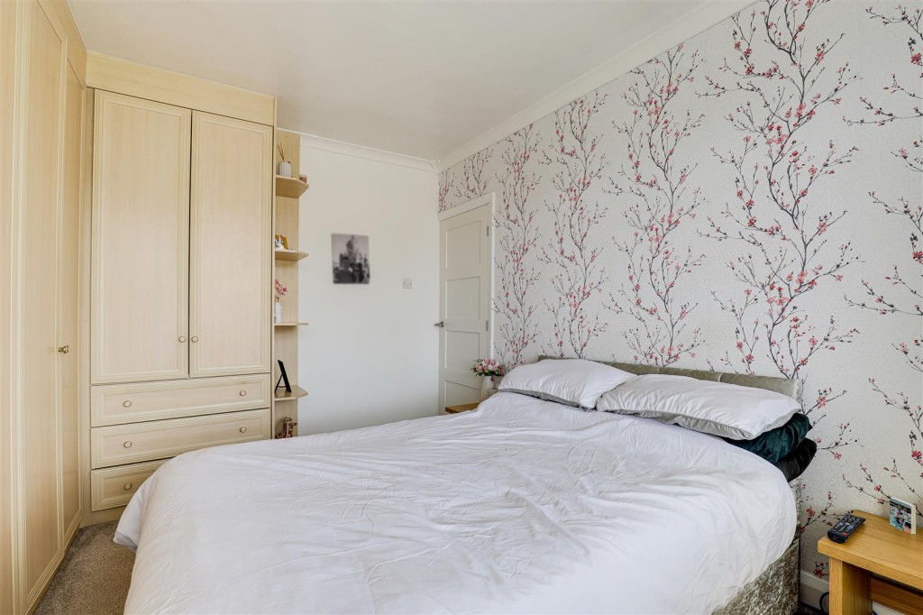 Cliff Road, Carlton, Nottinghamshire, NG4 1BS