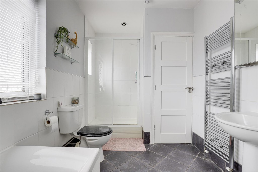 Cliff Road, Carlton, Nottinghamshire, NG4 1BS