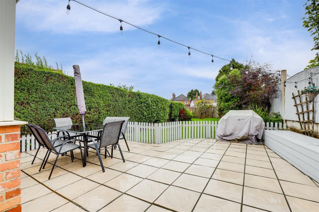 Cliff Road, Carlton, Nottinghamshire, NG4 1BS