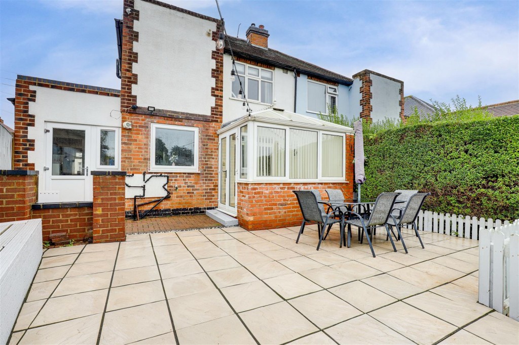 Cliff Road, Carlton, Nottinghamshire, NG4 1BS