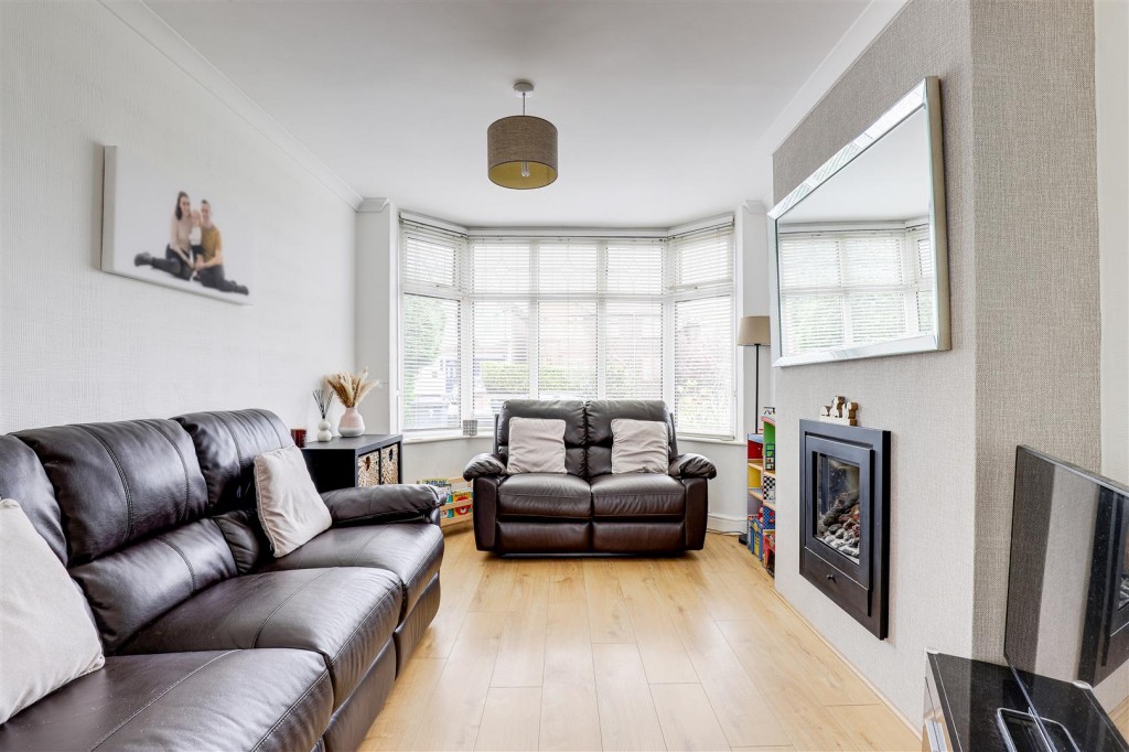 Cliff Road, Carlton, Nottinghamshire, NG4 1BS