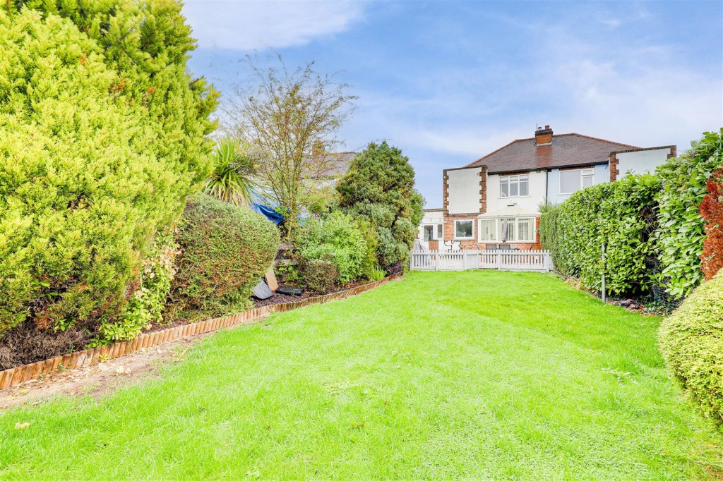 Cliff Road, Carlton, Nottinghamshire, NG4 1BS