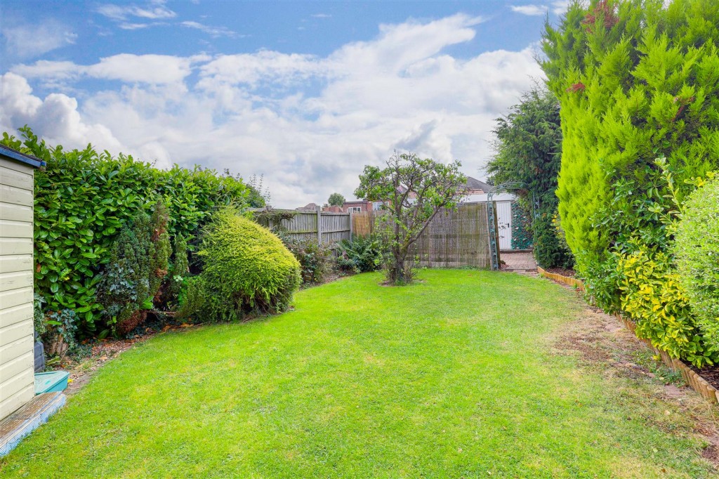 Cliff Road, Carlton, Nottinghamshire, NG4 1BS