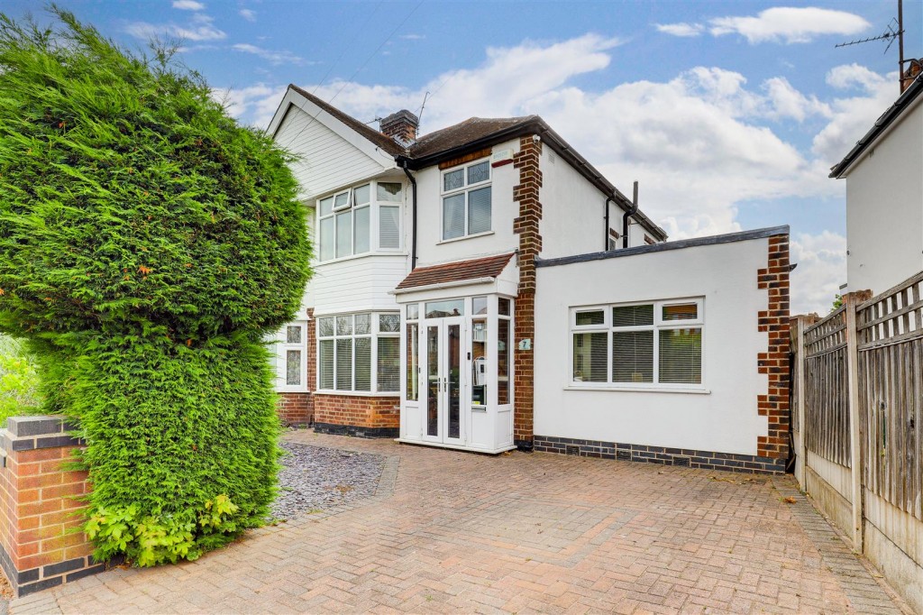 Cliff Road, Carlton, Nottinghamshire, NG4 1BS