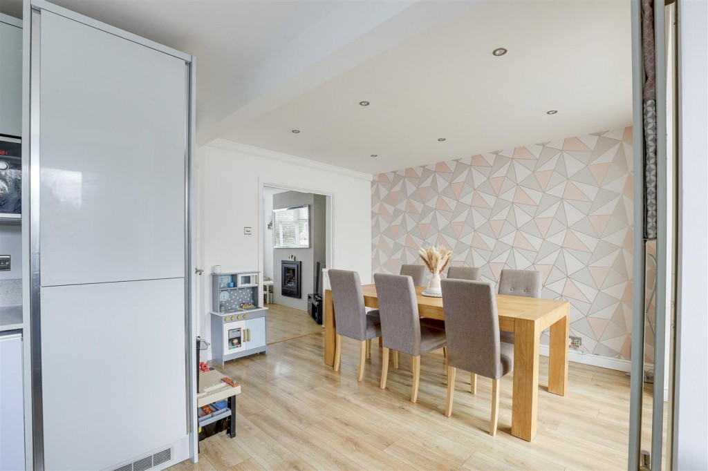 Cliff Road, Carlton, Nottinghamshire, NG4 1BS