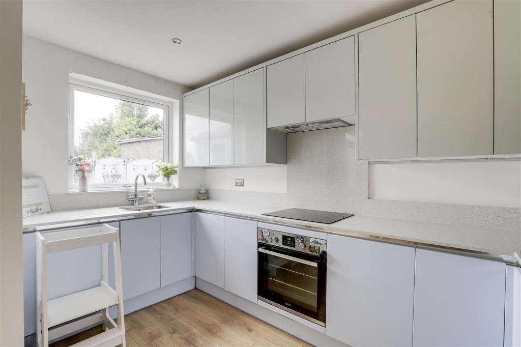 Cliff Road, Carlton, Nottinghamshire, NG4 1BS