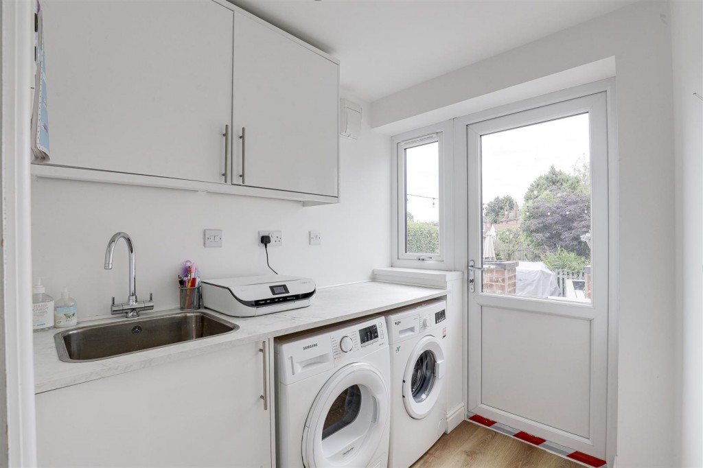 Cliff Road, Carlton, Nottinghamshire, NG4 1BS