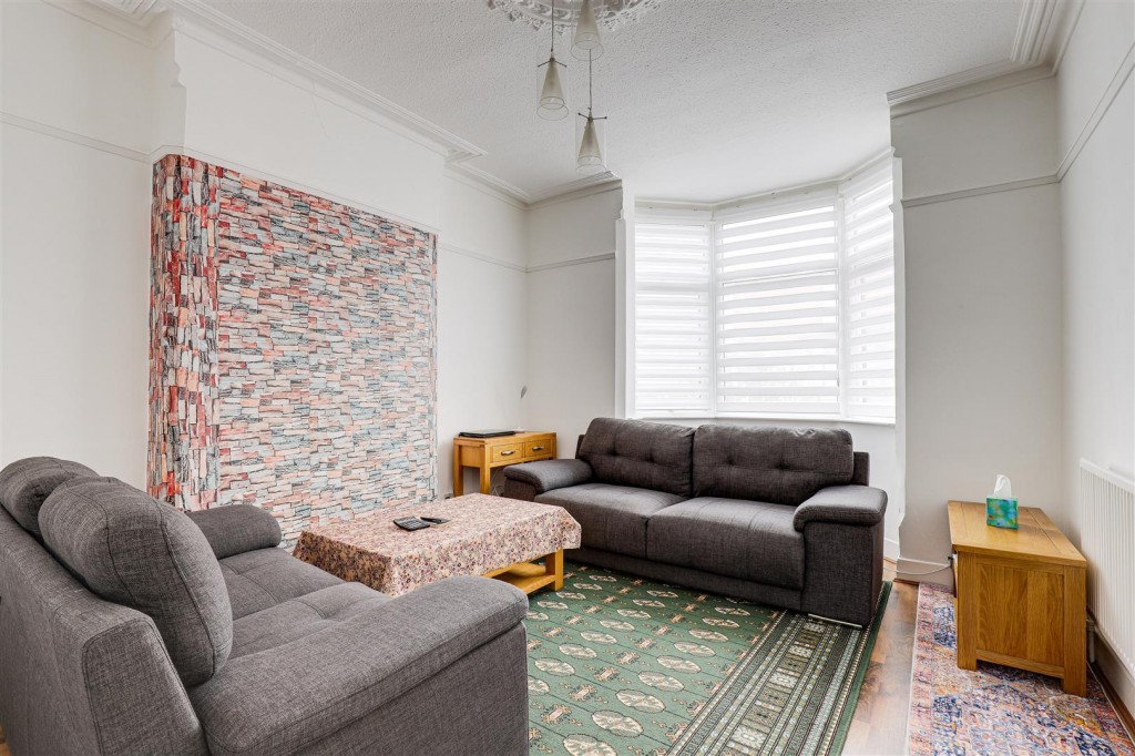 Broomhill Road, Highbury Vale, Nottinghamshire, NG6 9GY