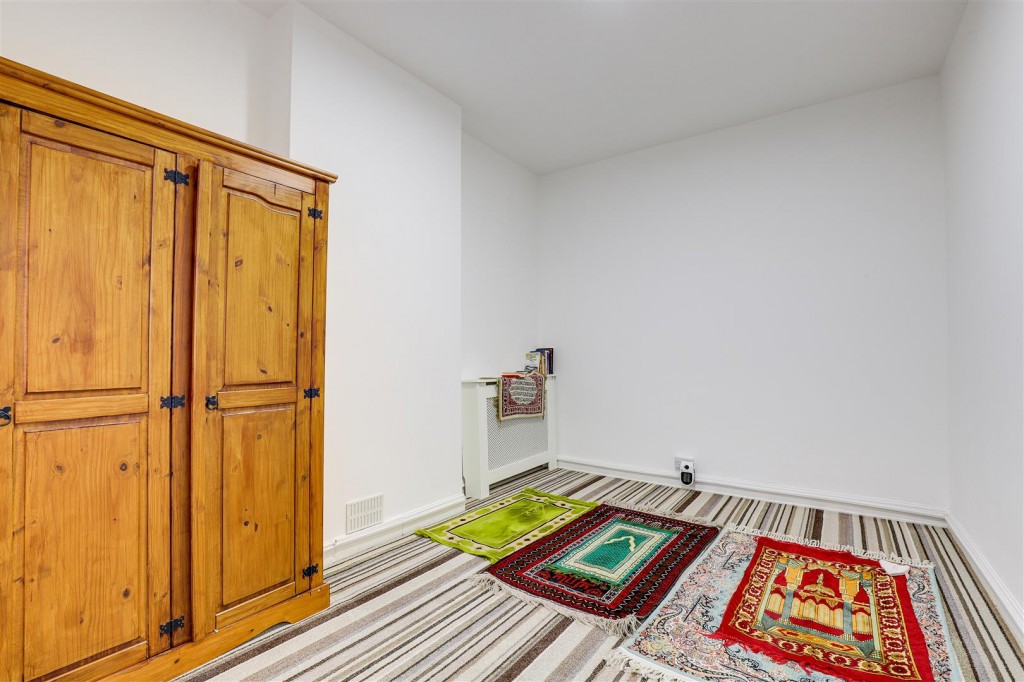 Broomhill Road, Highbury Vale, Nottinghamshire, NG6 9GY