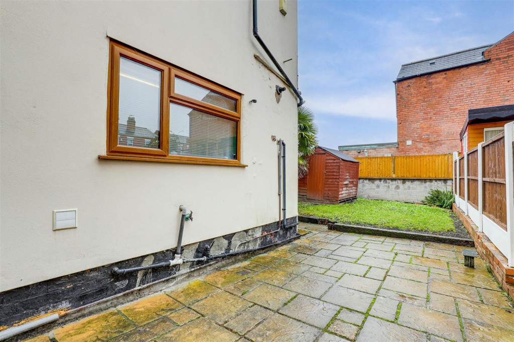 Broomhill Road, Highbury Vale, Nottinghamshire, NG6 9GY