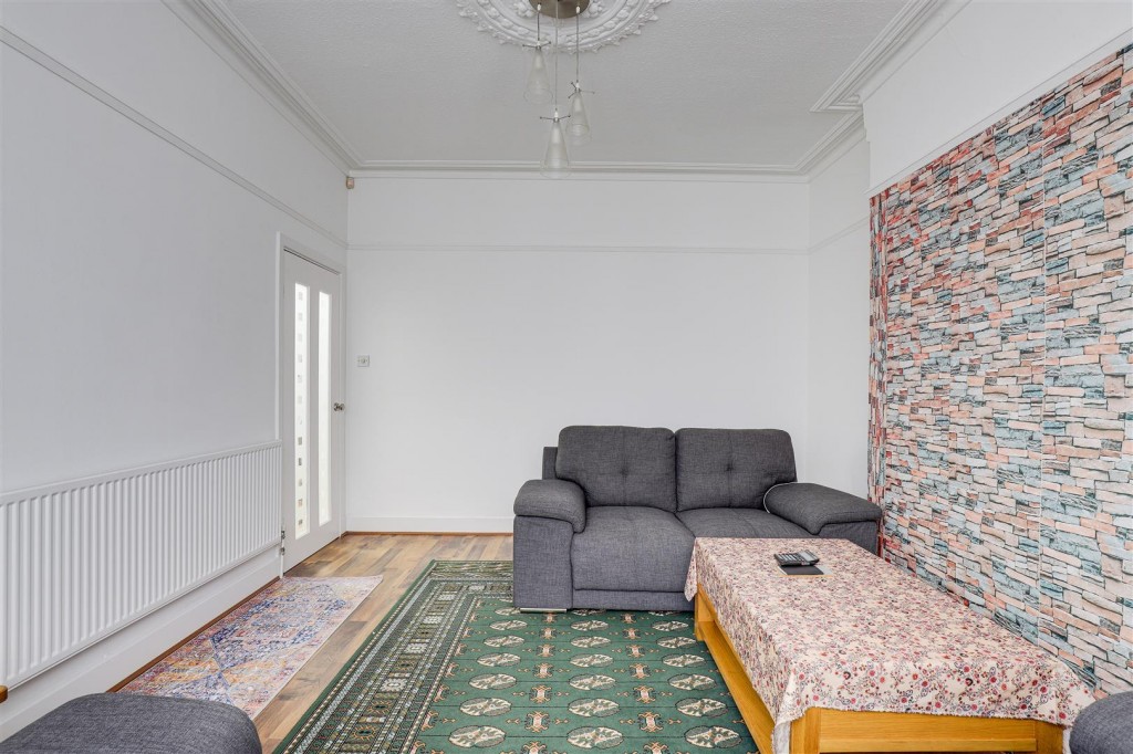 Broomhill Road, Highbury Vale, Nottinghamshire, NG6 9GY