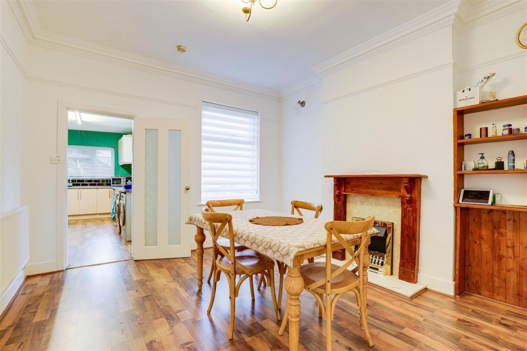 Broomhill Road, Highbury Vale, Nottinghamshire, NG6 9GY