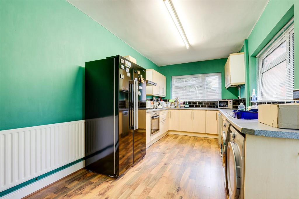 Broomhill Road, Highbury Vale, Nottinghamshire, NG6 9GY