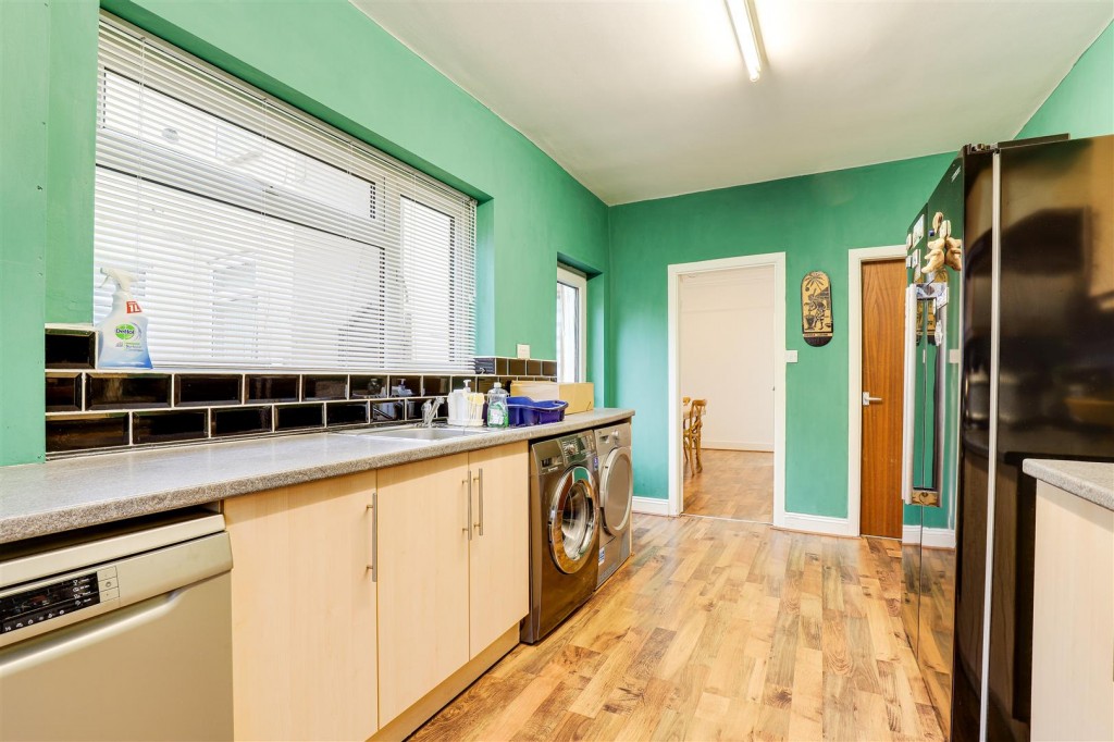 Broomhill Road, Highbury Vale, Nottinghamshire, NG6 9GY