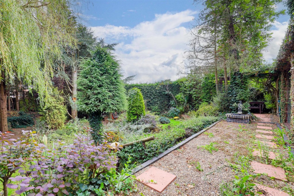 Heather Crescent, Breaston, Derbyshire, DE72 3AR