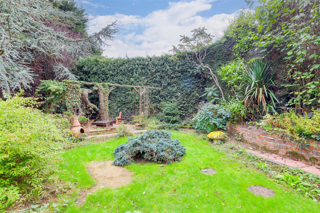 Heather Crescent, Breaston, Derbyshire, DE72 3AR