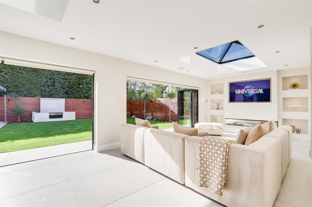 Heathervale, West Bridgford, Nottinghamshire, NG2 7ST