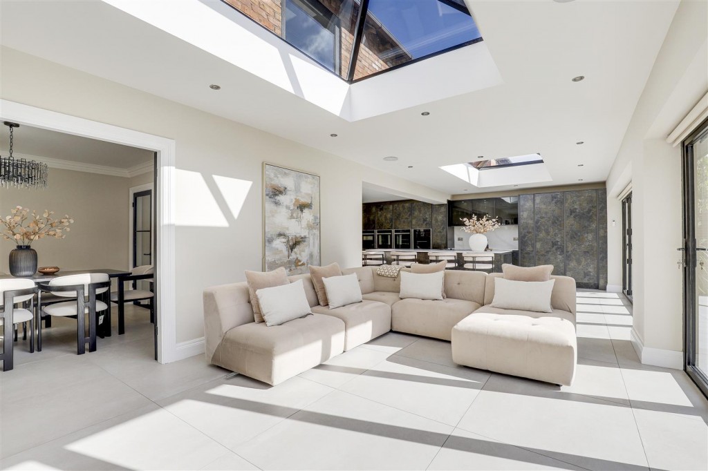 Heathervale, West Bridgford, Nottinghamshire, NG2 7ST