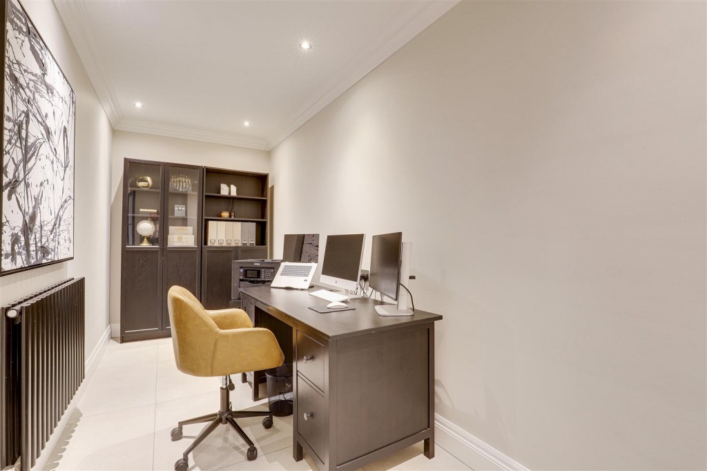 Heathervale, West Bridgford, Nottinghamshire, NG2 7ST