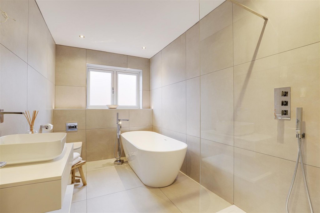 Heathervale, West Bridgford, Nottinghamshire, NG2 7ST