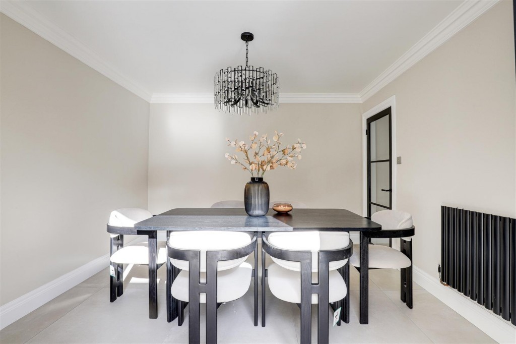 Heathervale, West Bridgford, Nottinghamshire, NG2 7ST