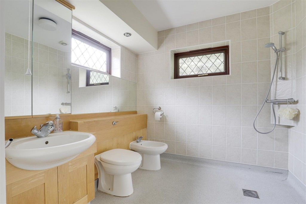 Bispham Drive, Toton, Nottinghamshire, NG9 6GJ