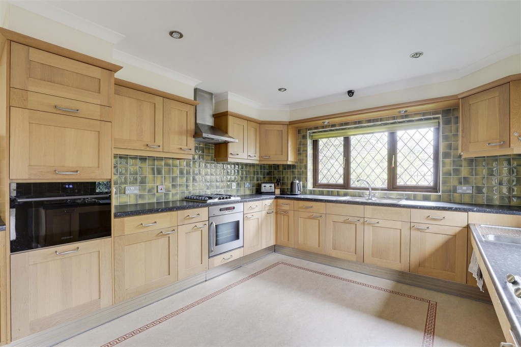 Bispham Drive, Toton, Nottinghamshire, NG9 6GJ