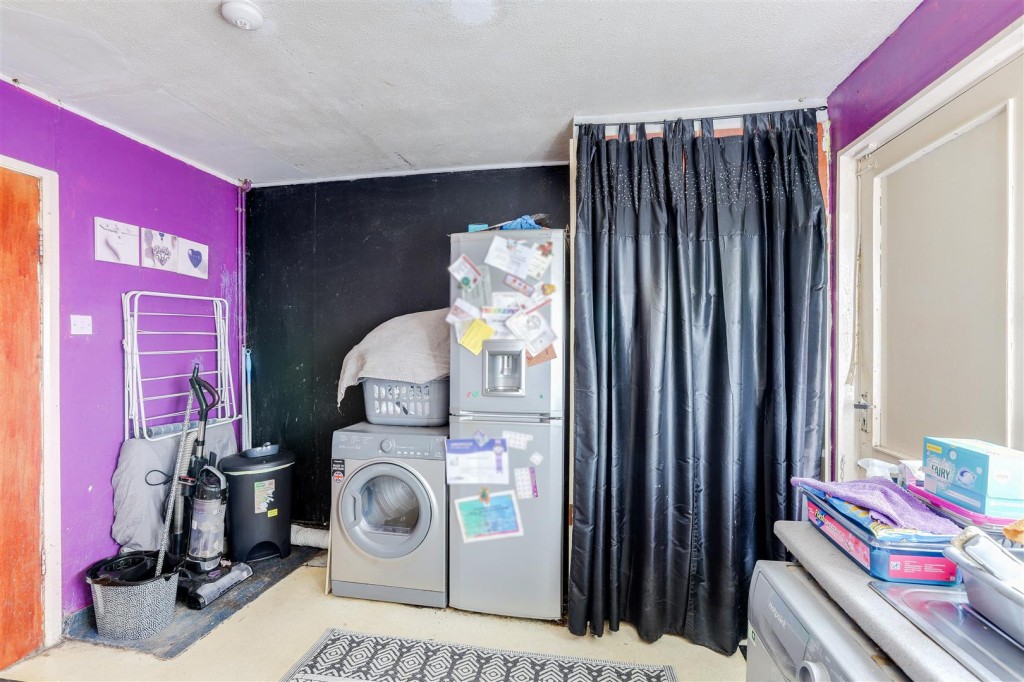 Oakington Close, Arnold, Nottinghamshire, NG5 5GY