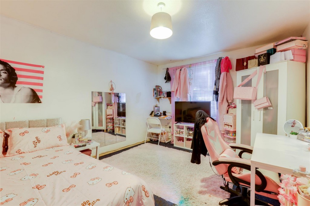 Oakington Close, Arnold, Nottinghamshire, NG5 5GY