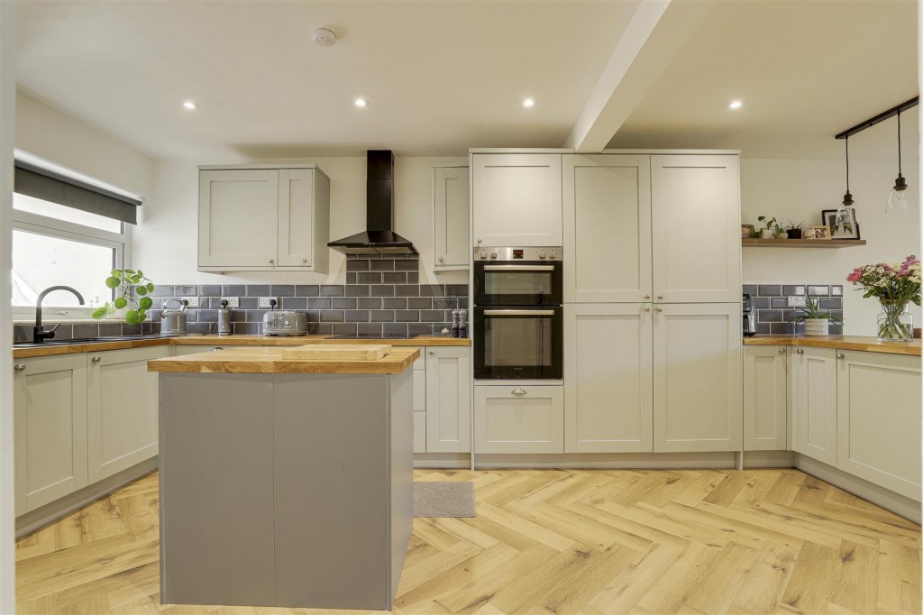 Nearsby Drive, West Bridgford, Nottinghamshire, NG2 6LB