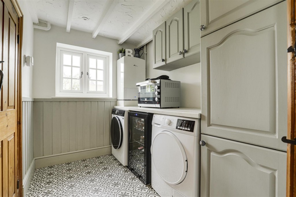 Hall Lane, Kinoulton, Nottinghamshire, NG12 3EF