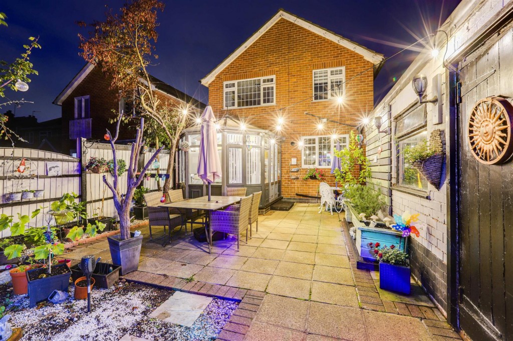 Erewash Grove, Toton, Nottinghamshire, NG9 6EZ