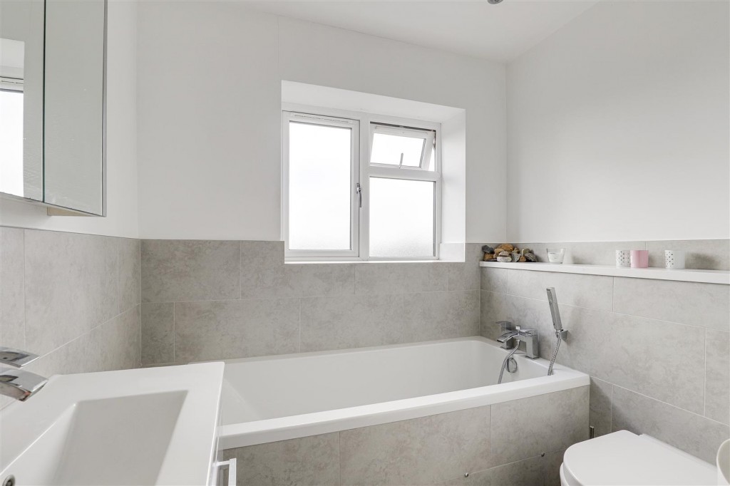 Greythorn Drive, West Bridgford, Nottinghamshire, NG2 7GG