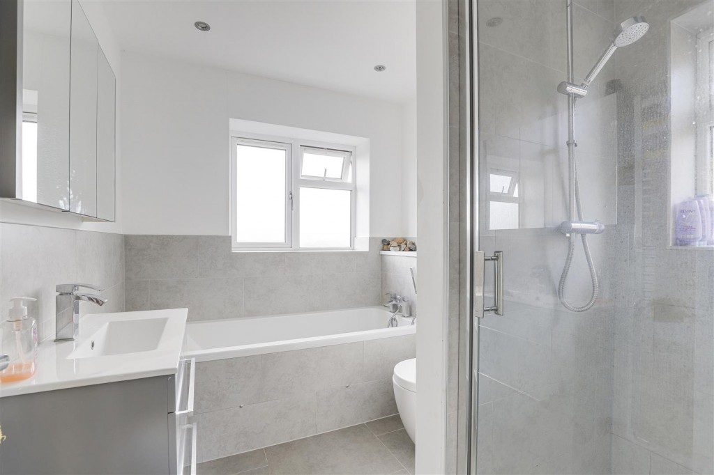 Greythorn Drive, West Bridgford, Nottinghamshire, NG2 7GG