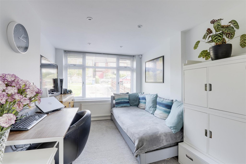 Greythorn Drive, West Bridgford, Nottinghamshire, NG2 7GG