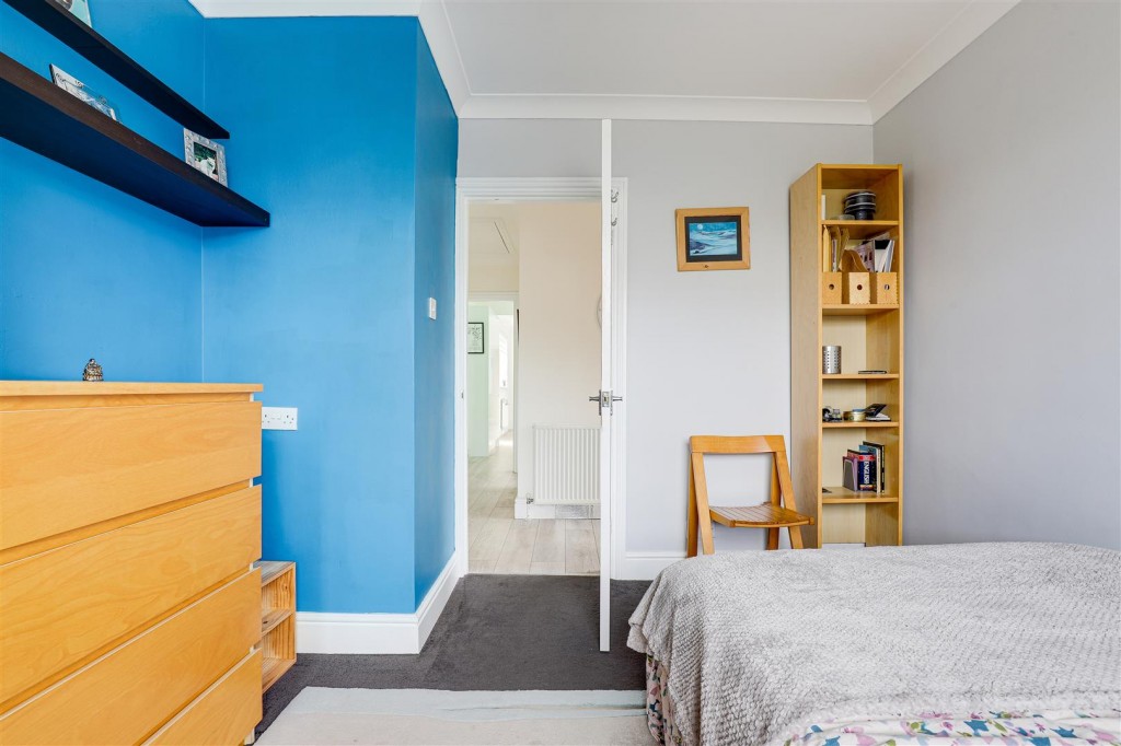 Bracken Close, Carlton, Nottinghamshire, NG4 3QJ