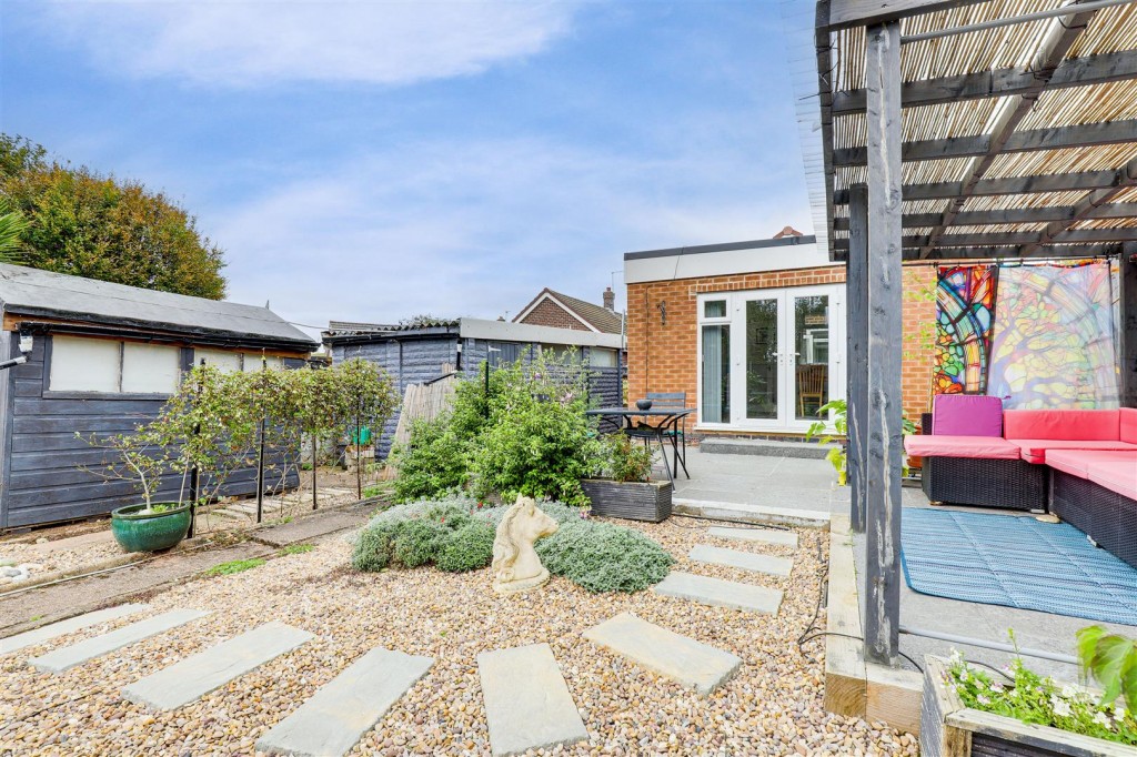 Bracken Close, Carlton, Nottinghamshire, NG4 3QJ