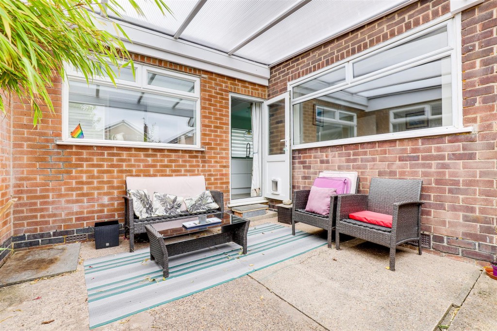 Bracken Close, Carlton, Nottinghamshire, NG4 3QJ