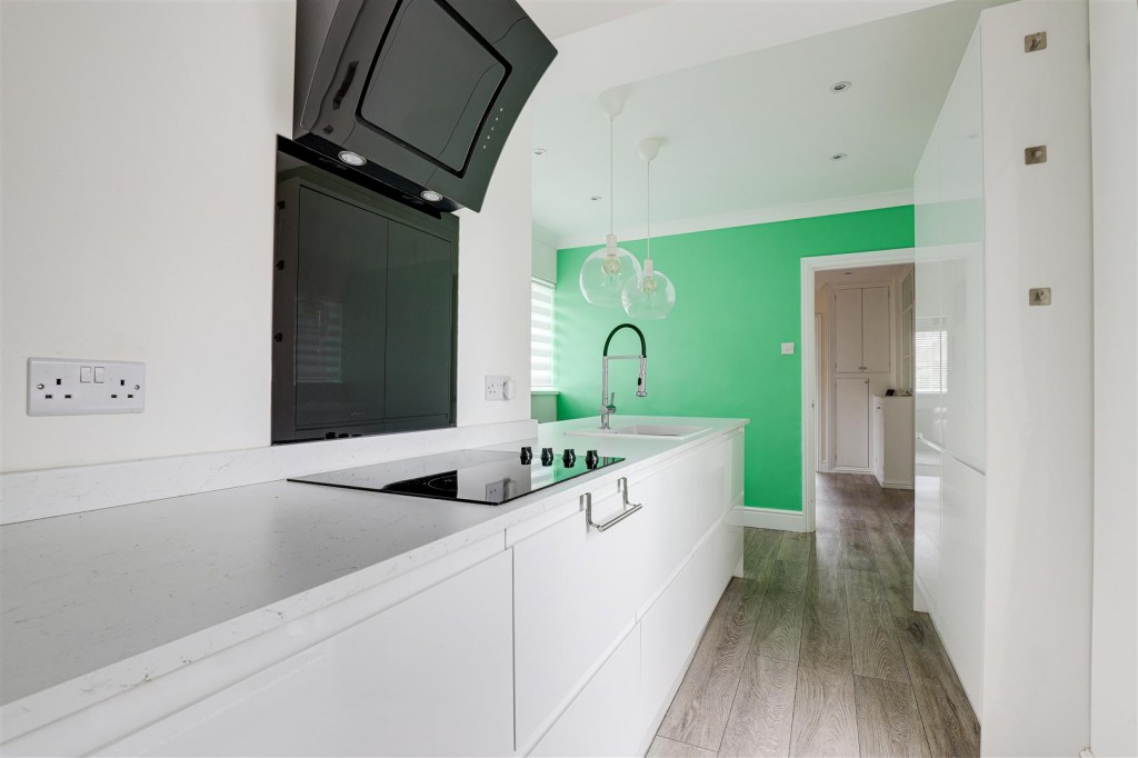 Bracken Close, Carlton, Nottinghamshire, NG4 3QJ